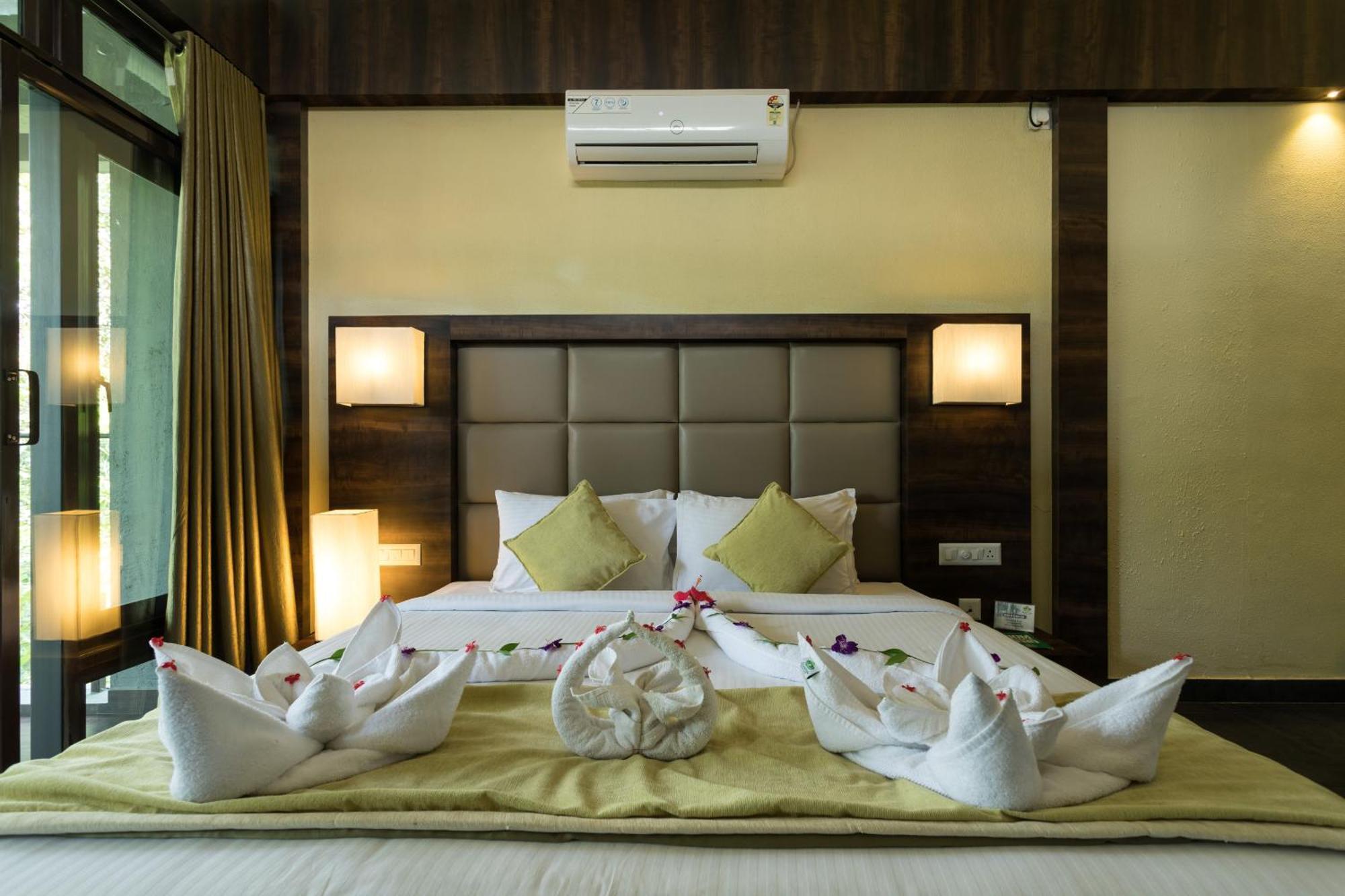Hotel The Mountain Courtyard Thekkady Esterno foto
