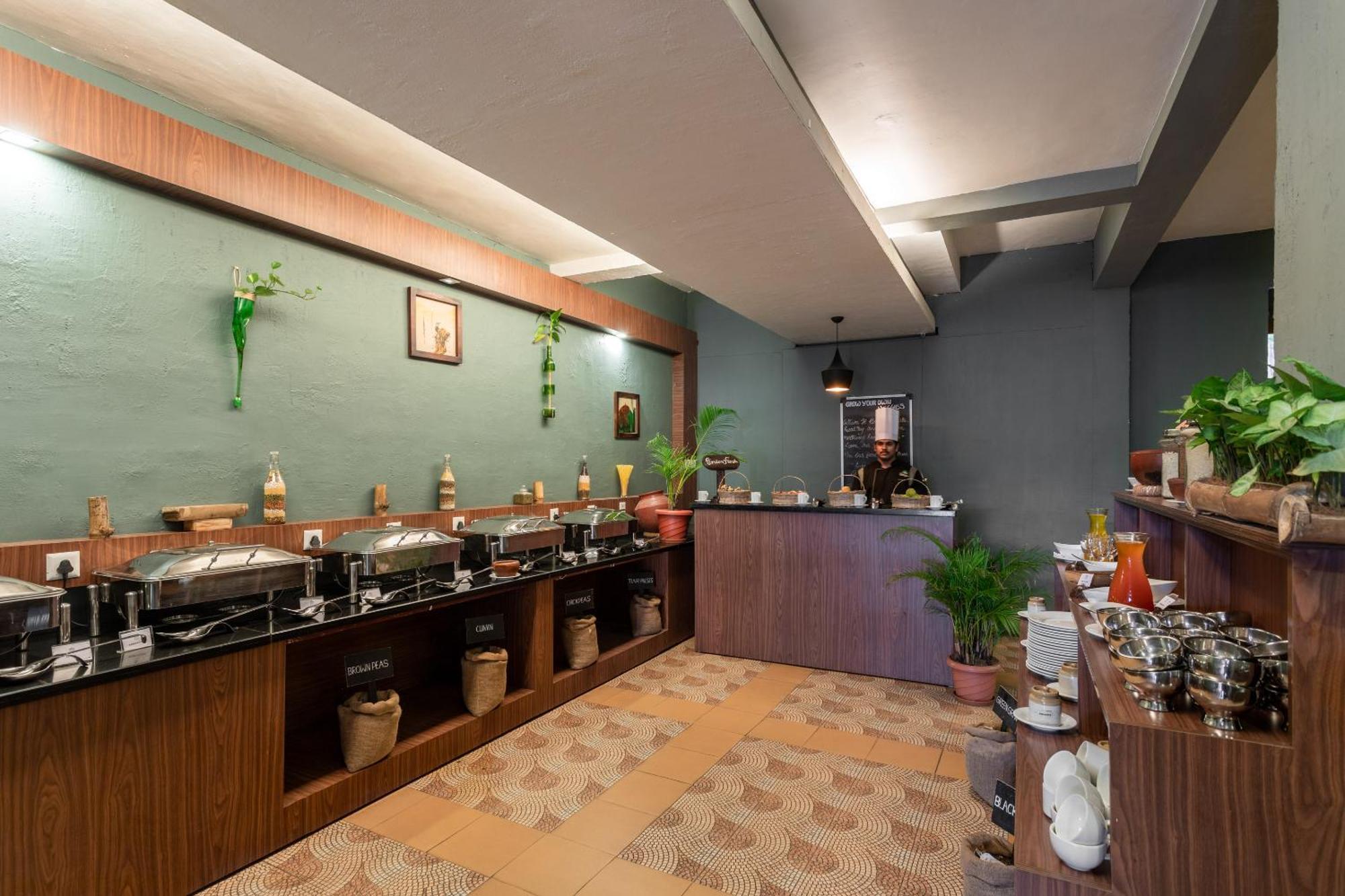 Hotel The Mountain Courtyard Thekkady Esterno foto