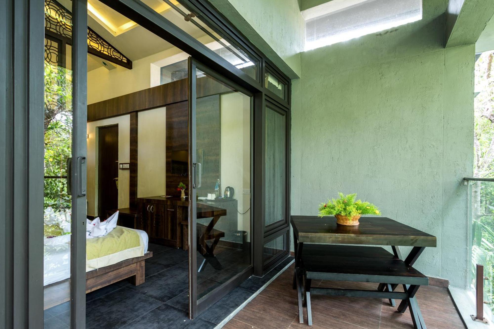 Hotel The Mountain Courtyard Thekkady Esterno foto