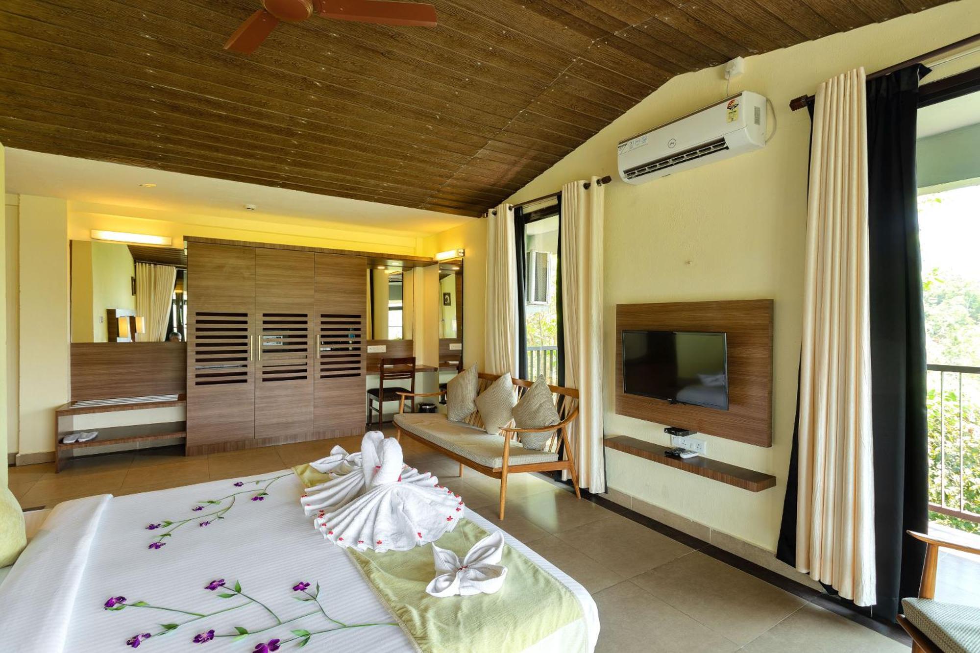 Hotel The Mountain Courtyard Thekkady Esterno foto