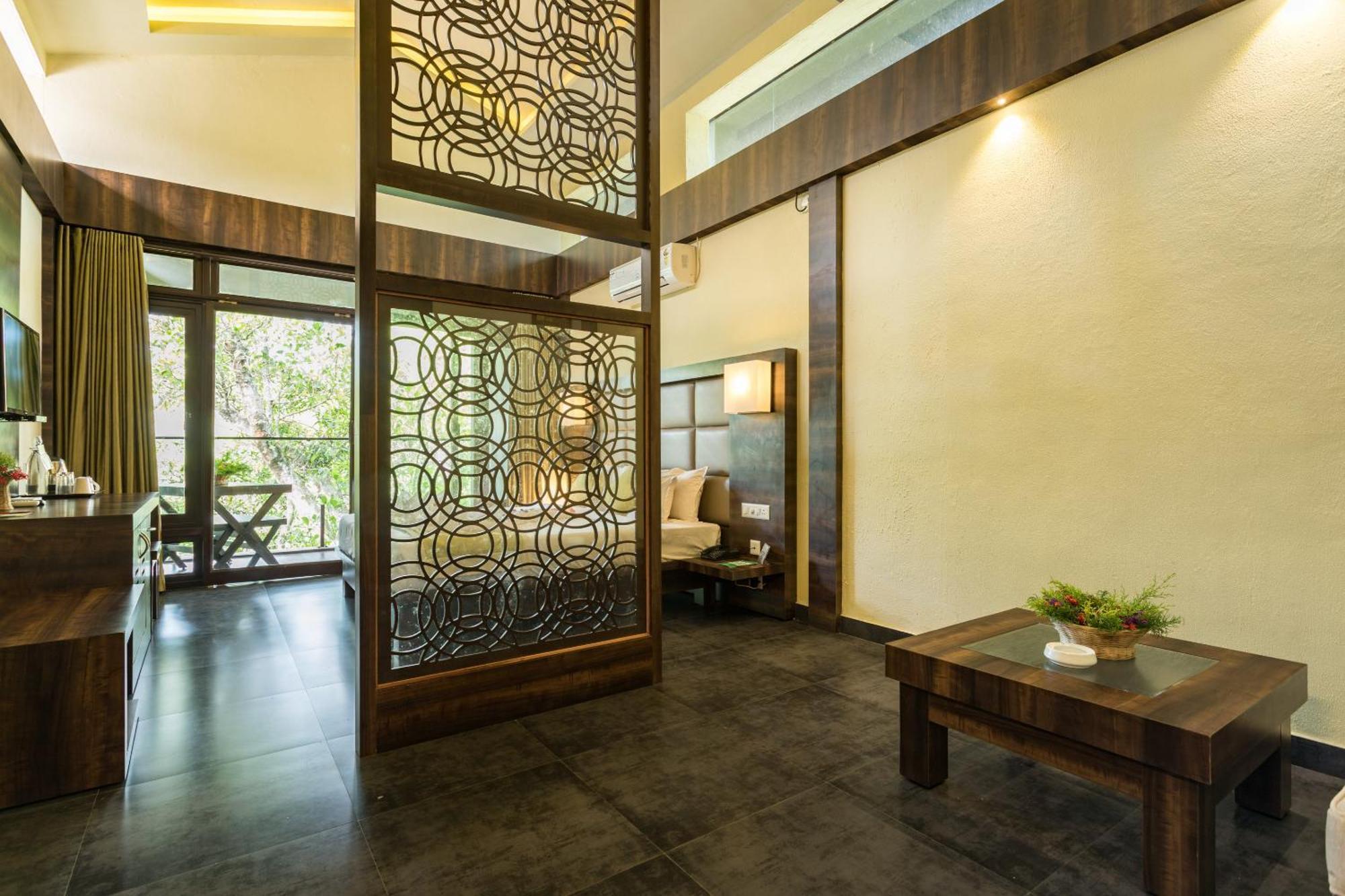 Hotel The Mountain Courtyard Thekkady Esterno foto