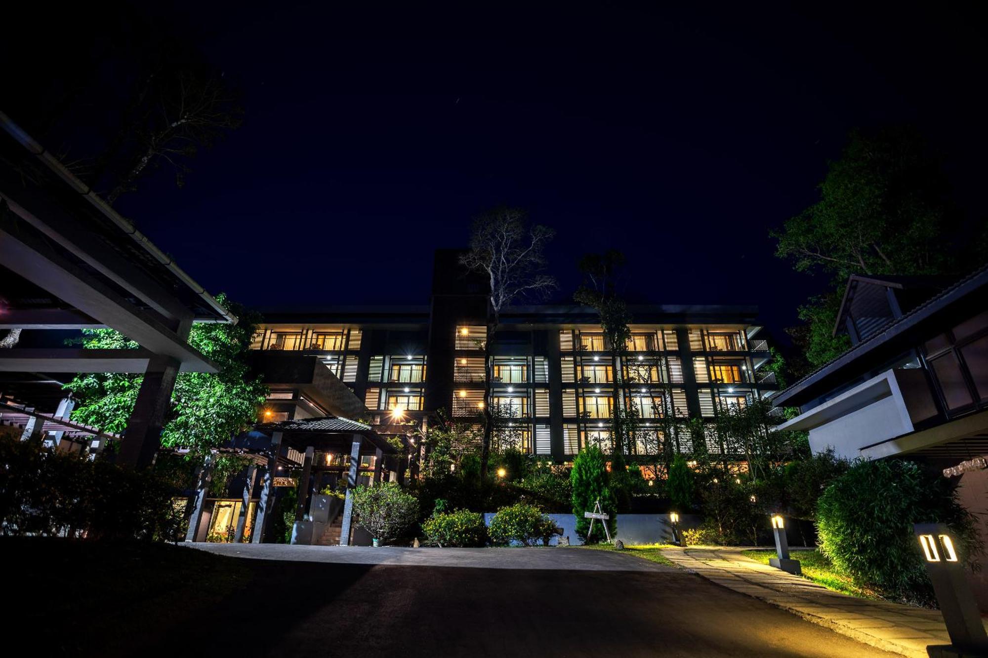 Hotel The Mountain Courtyard Thekkady Esterno foto