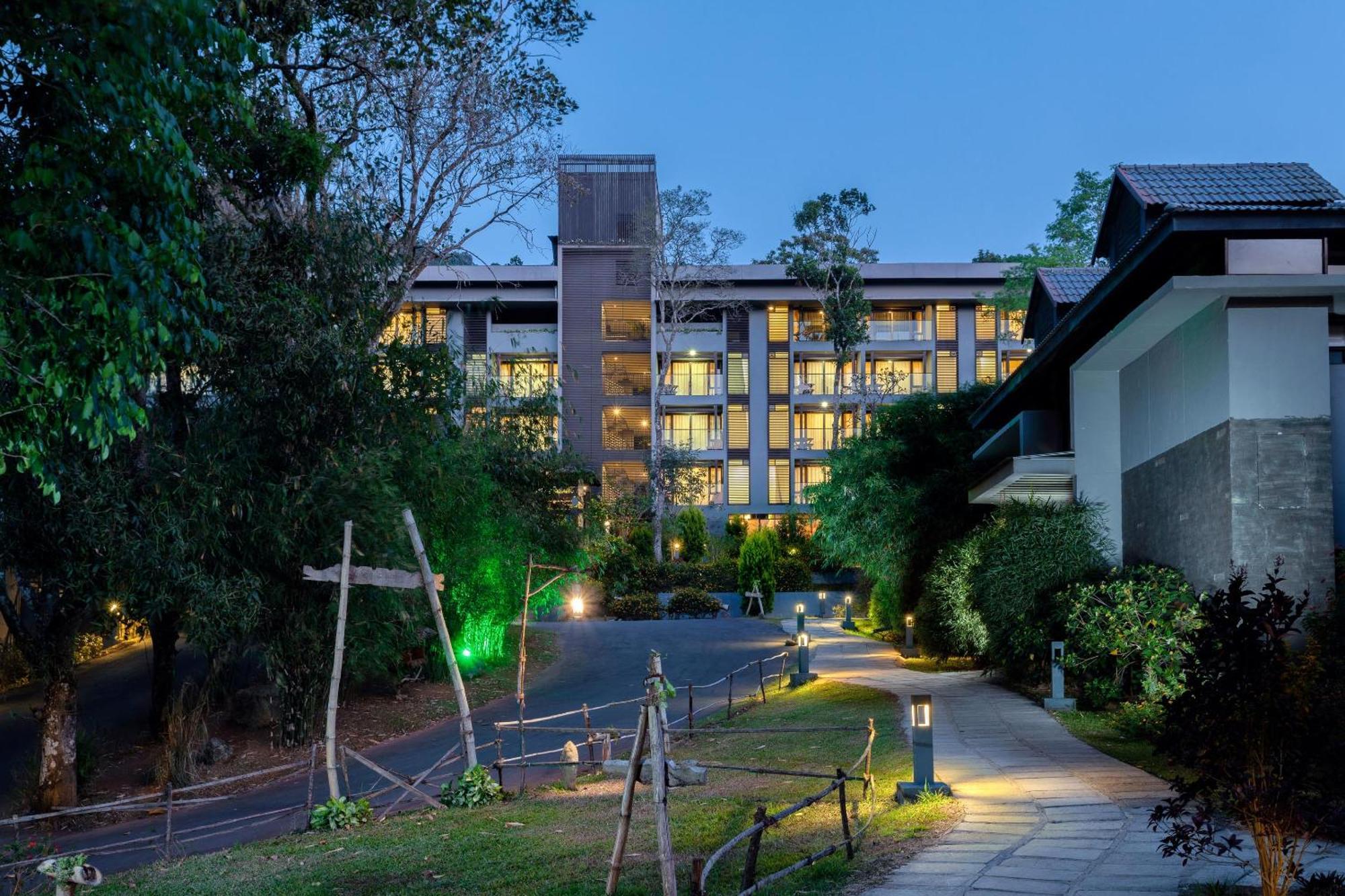 Hotel The Mountain Courtyard Thekkady Esterno foto
