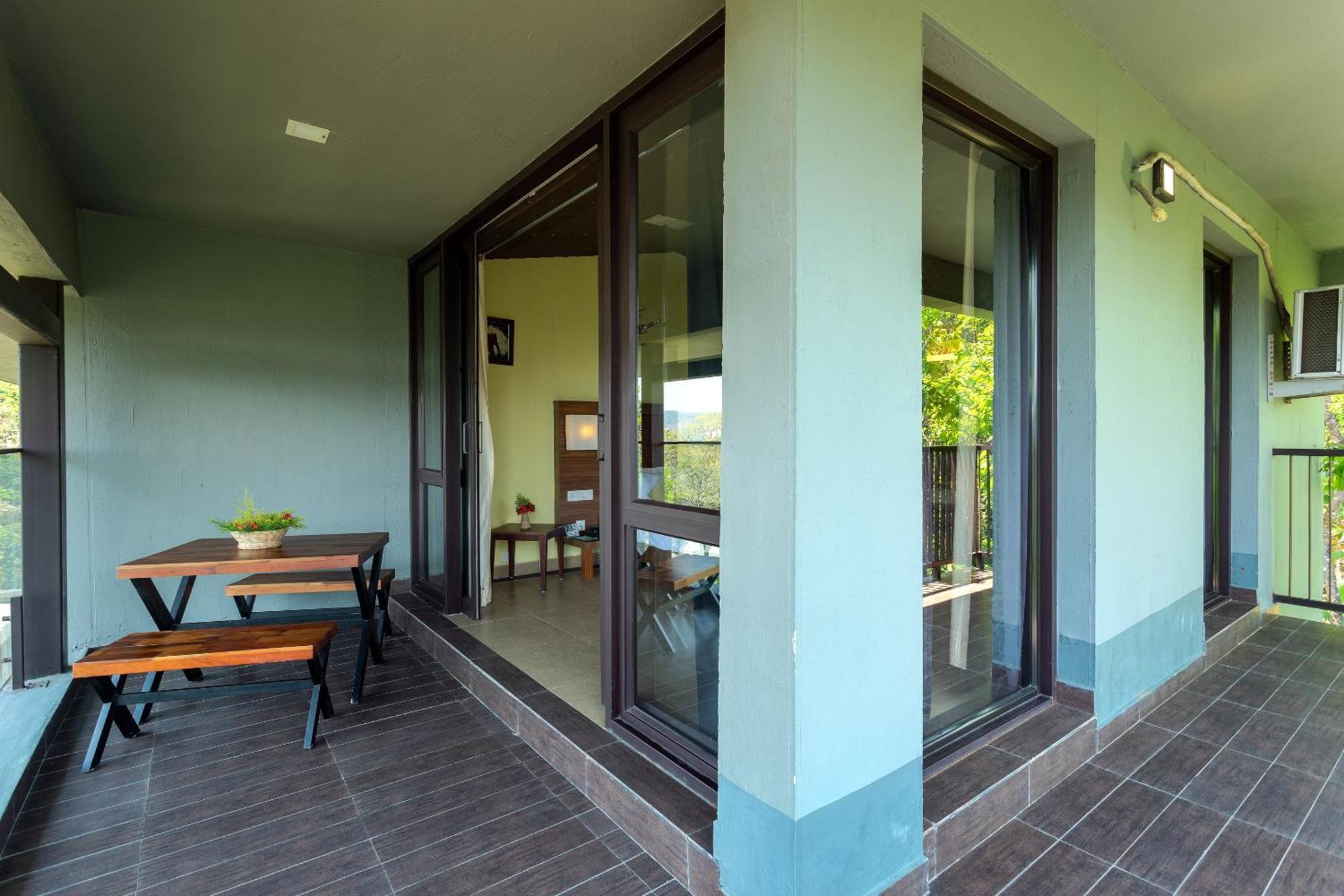 Hotel The Mountain Courtyard Thekkady Esterno foto