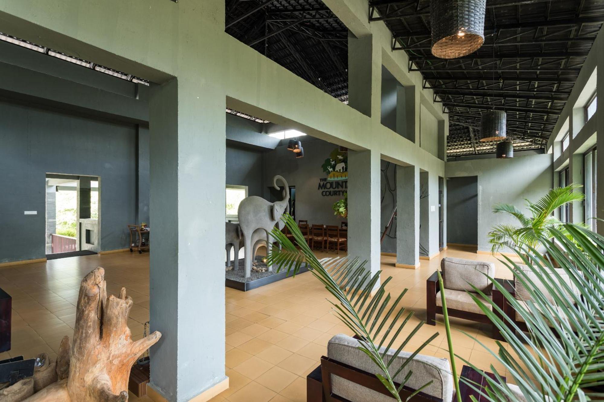 Hotel The Mountain Courtyard Thekkady Esterno foto