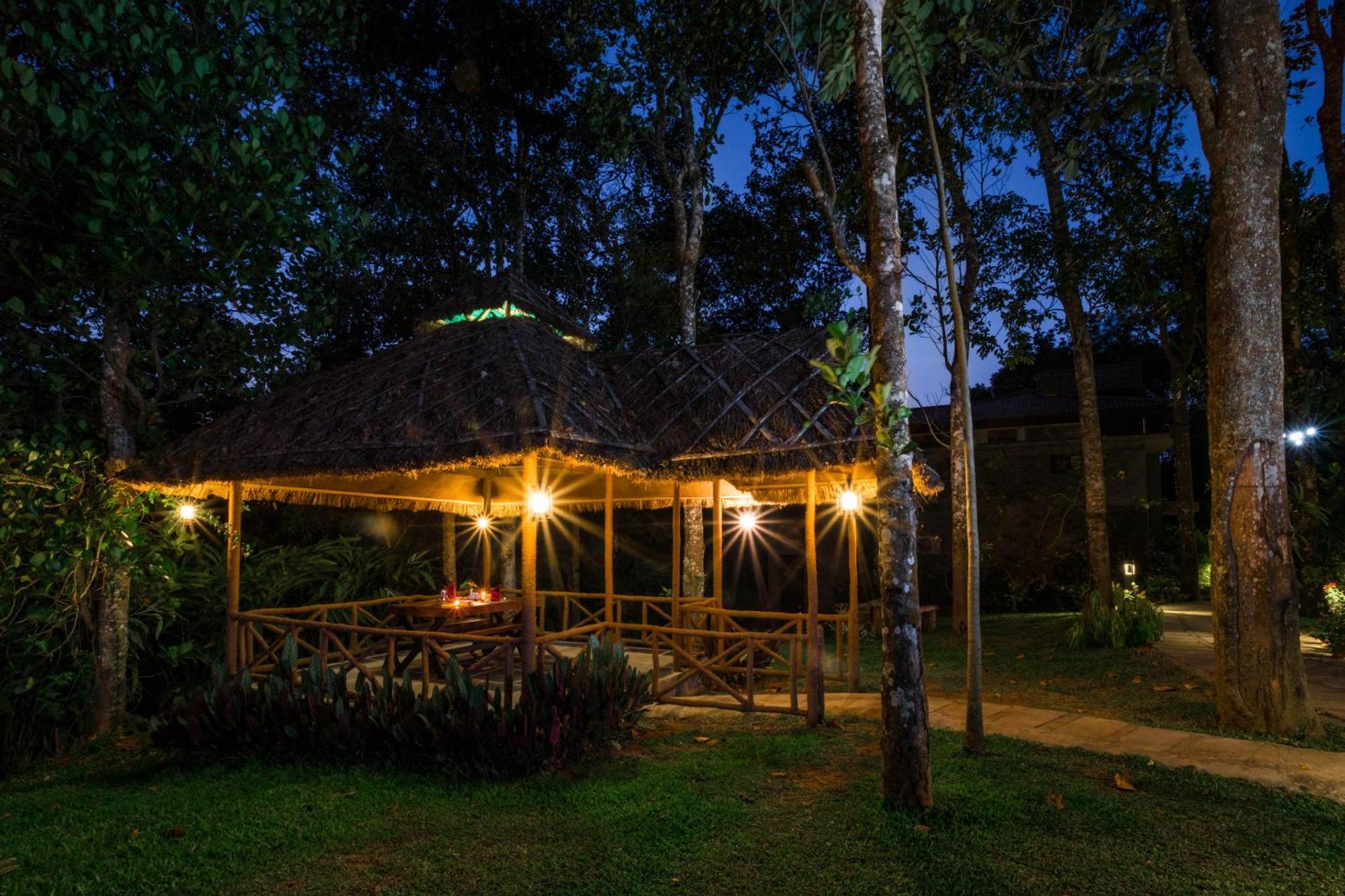 Hotel The Mountain Courtyard Thekkady Esterno foto