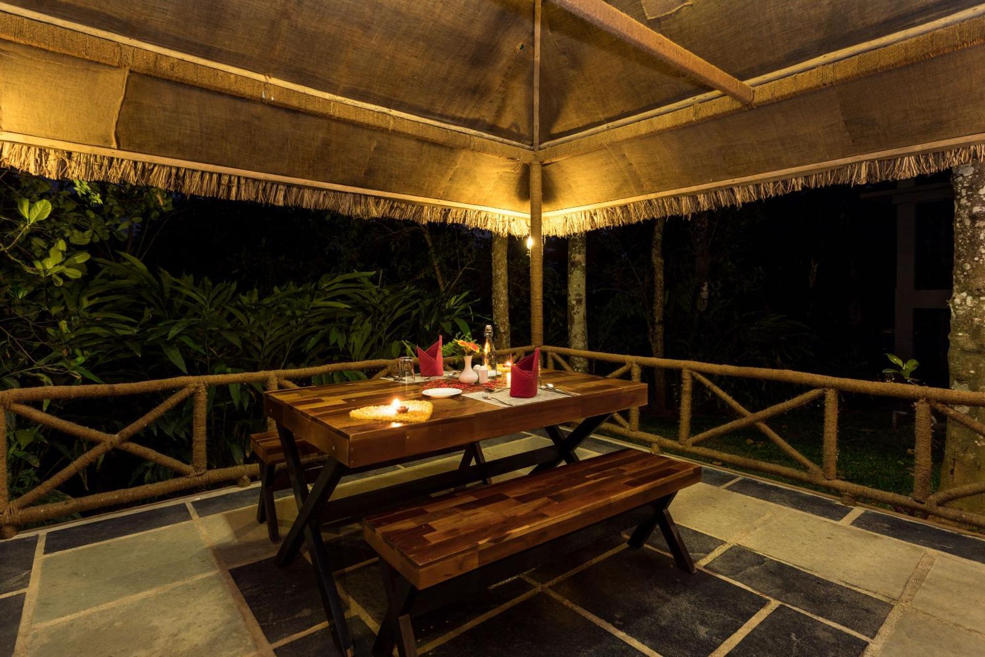 Hotel The Mountain Courtyard Thekkady Esterno foto