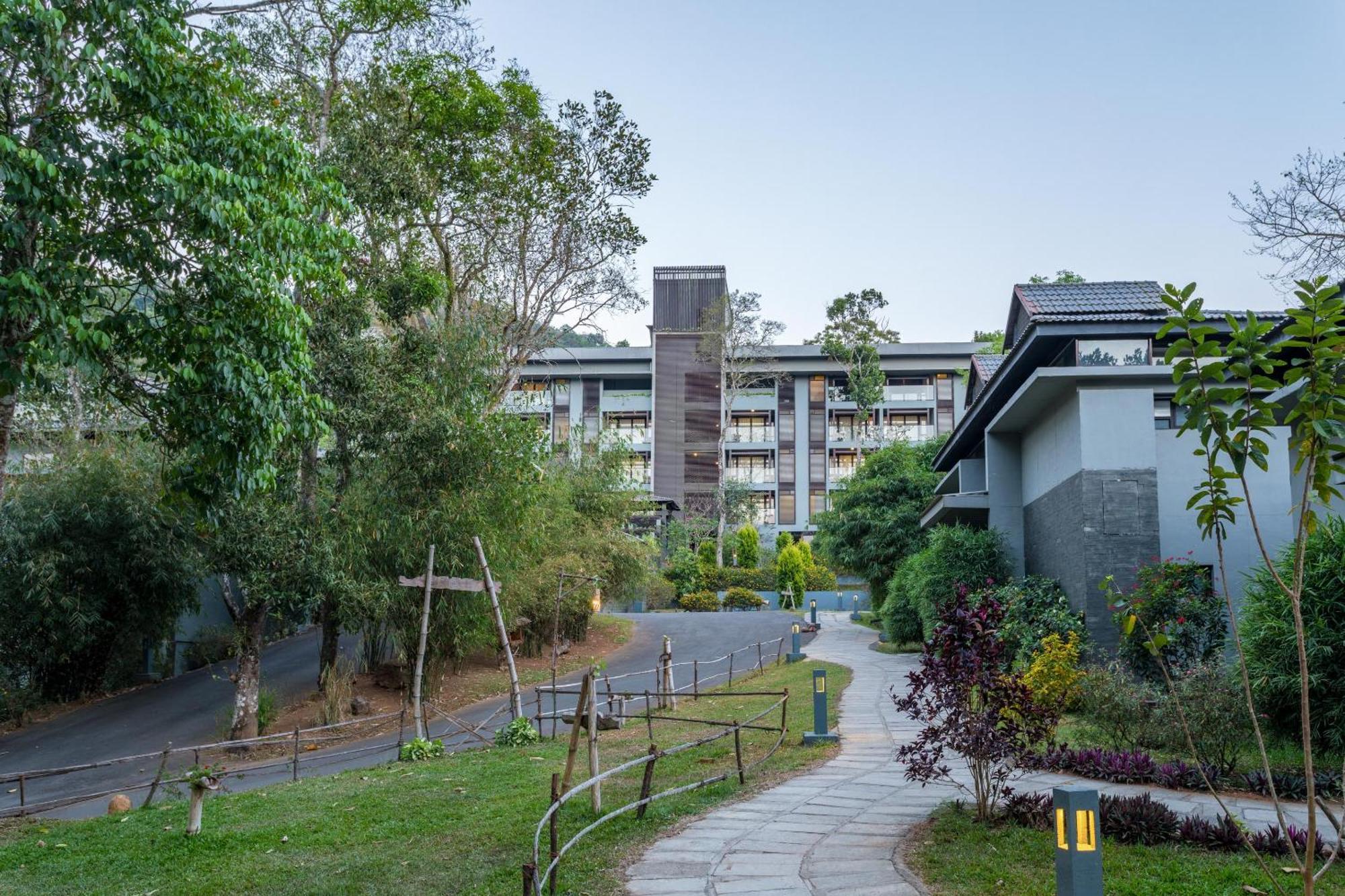 Hotel The Mountain Courtyard Thekkady Esterno foto