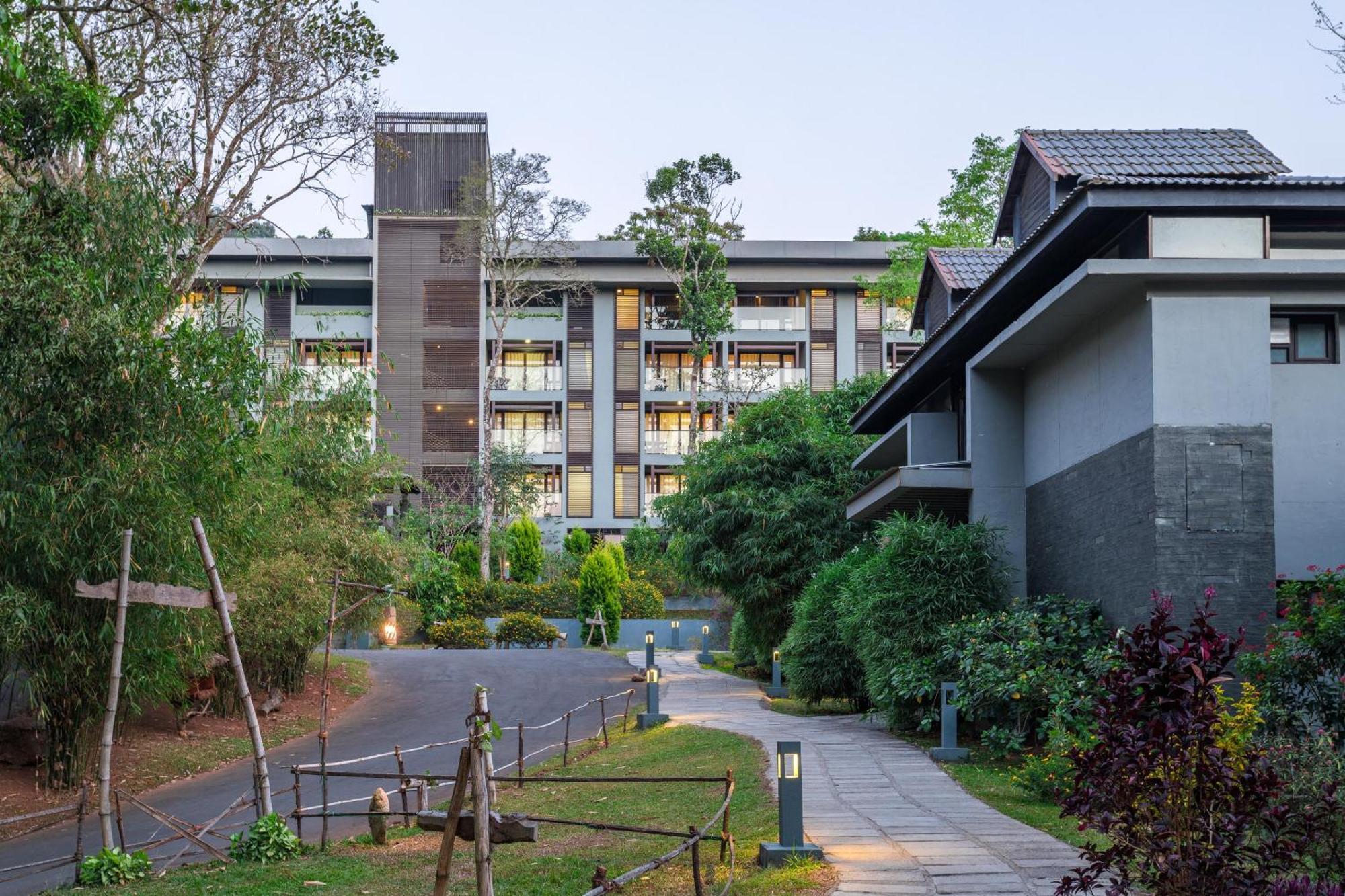 Hotel The Mountain Courtyard Thekkady Esterno foto