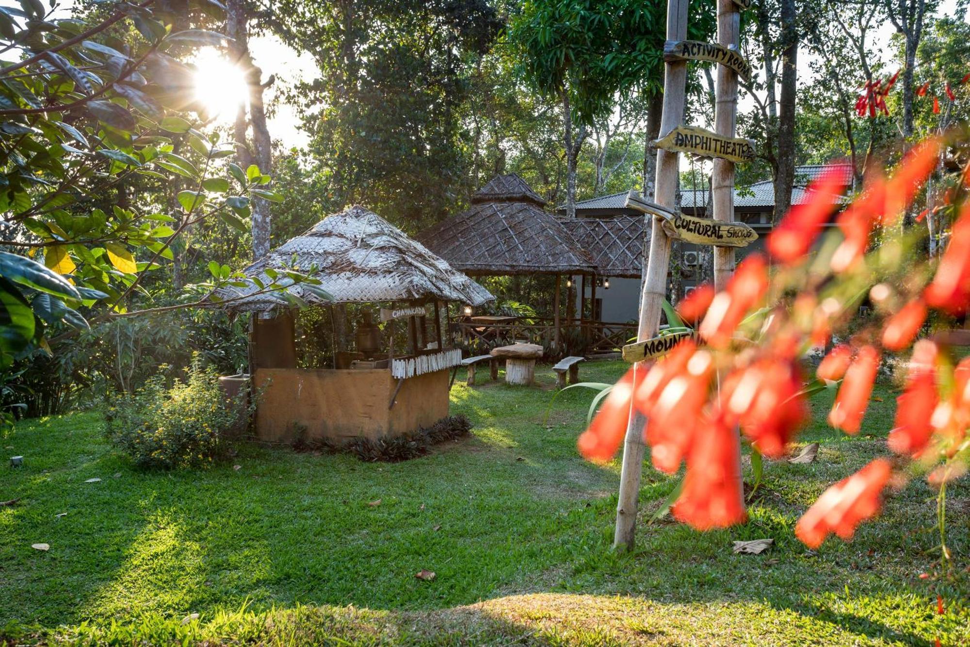 Hotel The Mountain Courtyard Thekkady Esterno foto