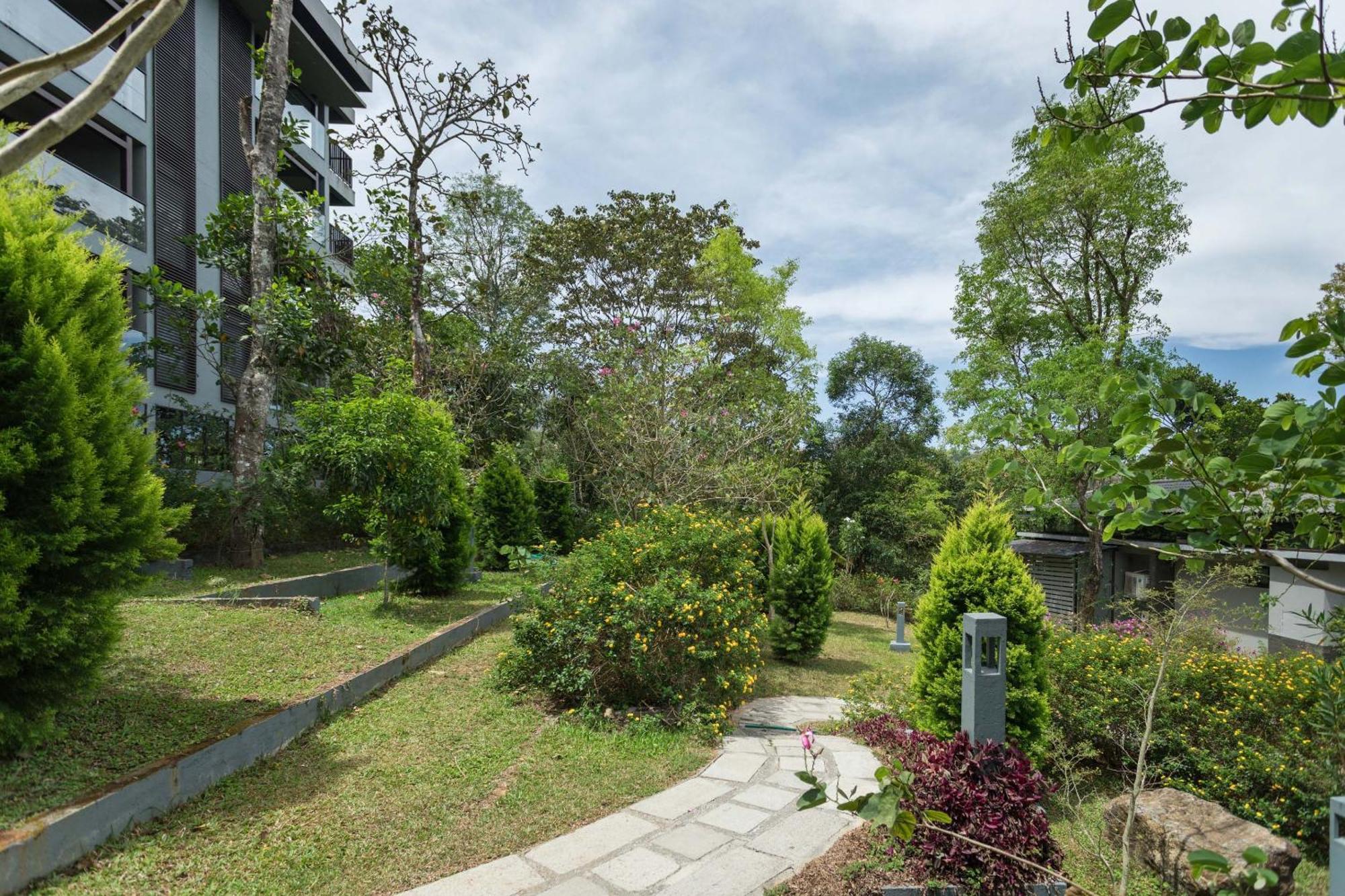 Hotel The Mountain Courtyard Thekkady Esterno foto