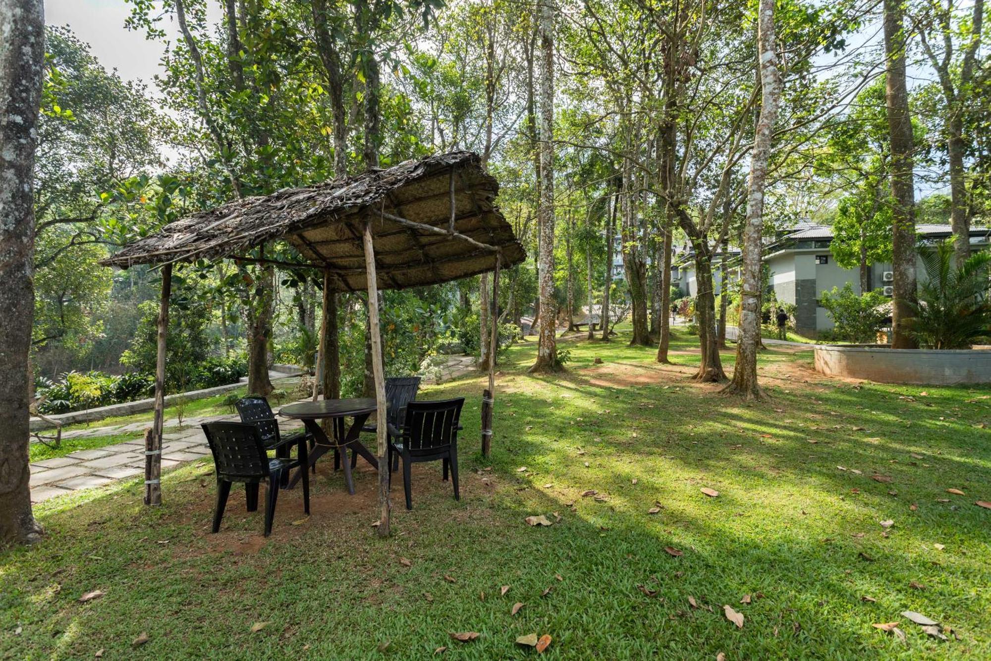 Hotel The Mountain Courtyard Thekkady Esterno foto