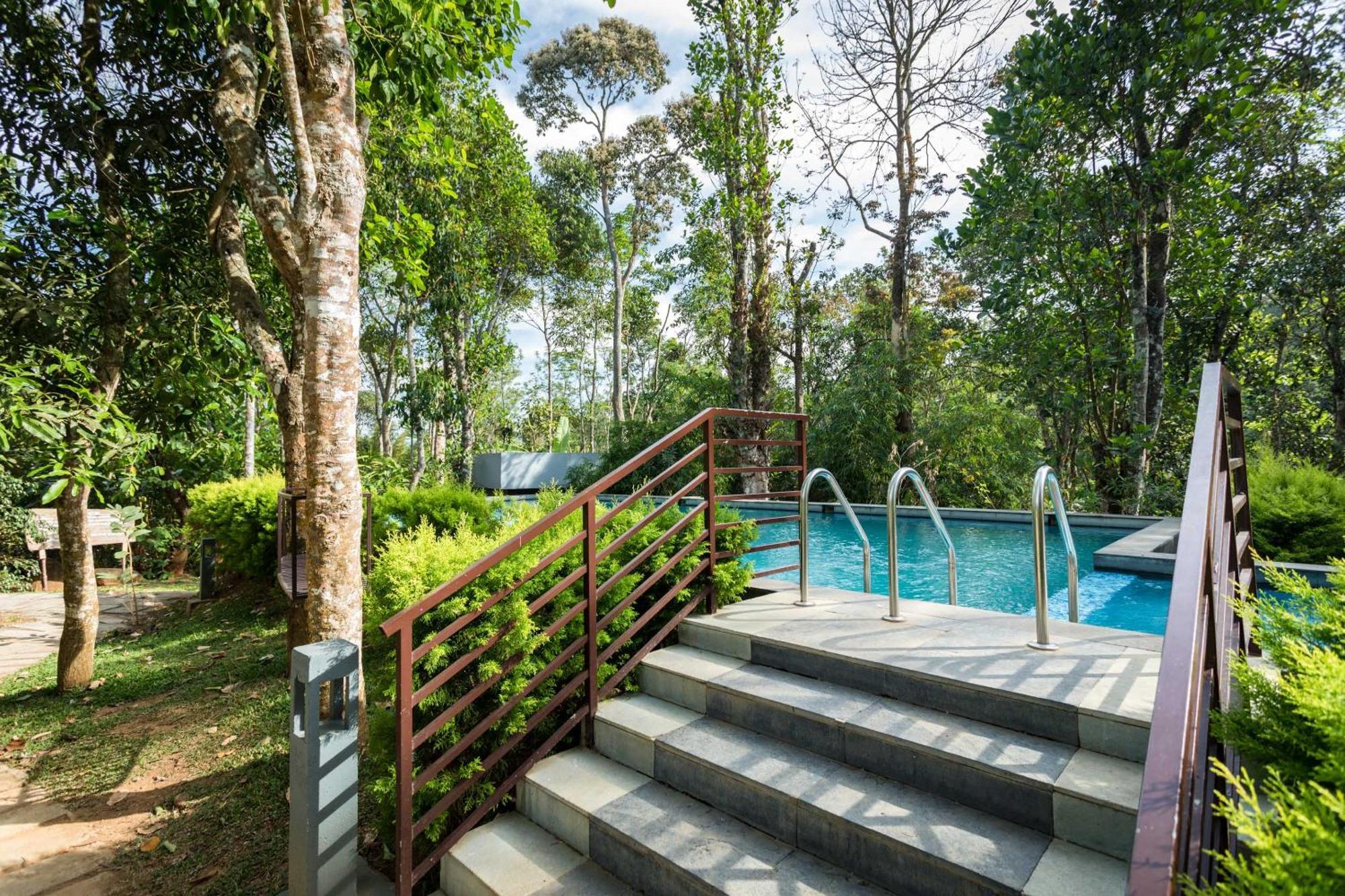 Hotel The Mountain Courtyard Thekkady Esterno foto