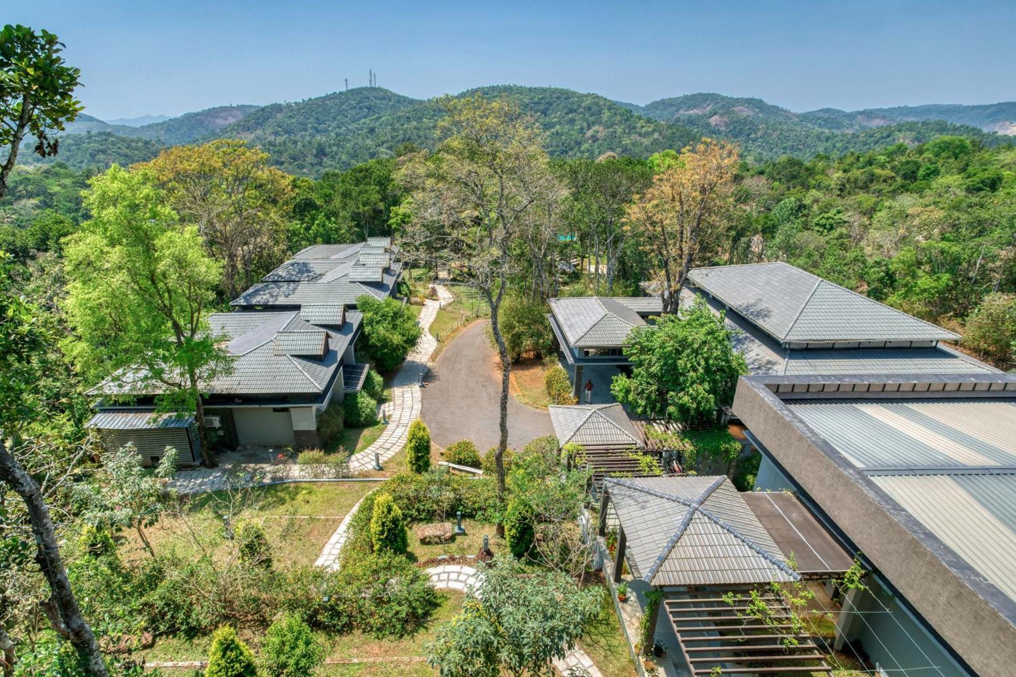 Hotel The Mountain Courtyard Thekkady Esterno foto