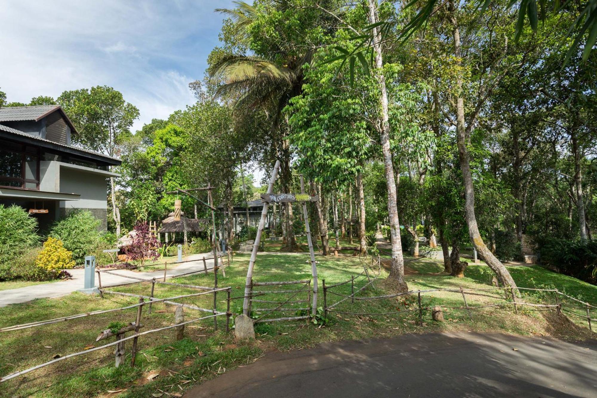 Hotel The Mountain Courtyard Thekkady Esterno foto