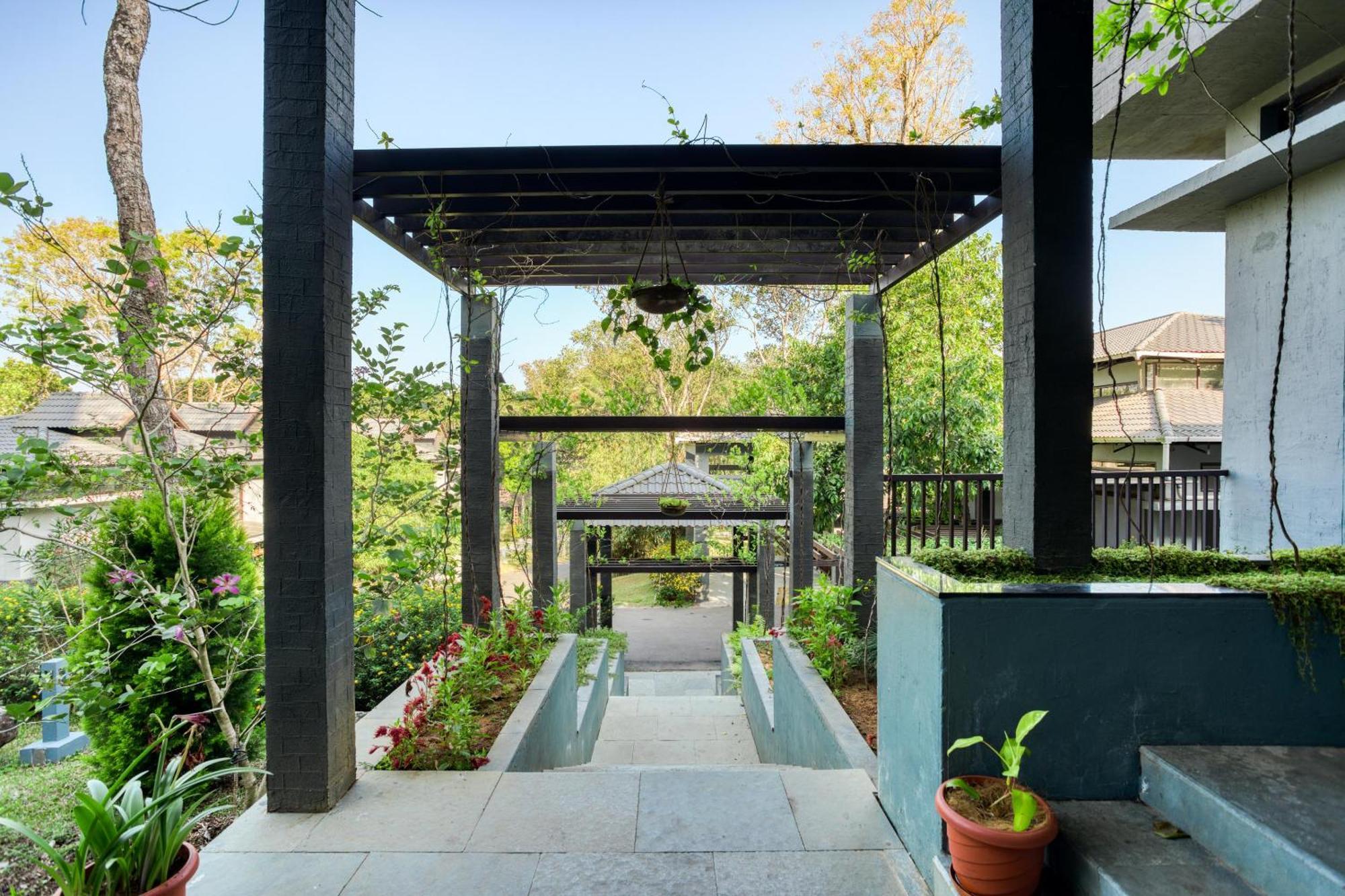 Hotel The Mountain Courtyard Thekkady Esterno foto